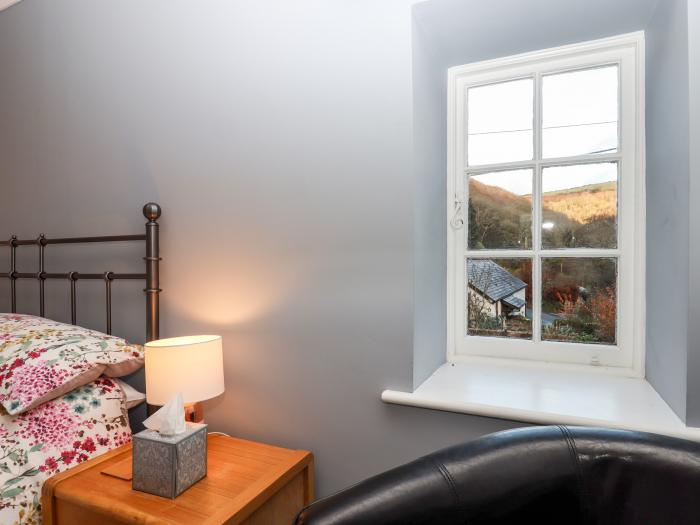 Trentishoe Coombe, Parracombe, Devon. WiFi. Hot tub. Off-road parking. Smart TV. Pet-friendly. Oven.