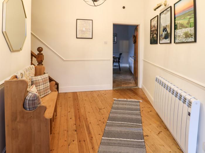 Harker View Cottage in Reeth, North Yorkshire. Pet-friendly. Woodburning stove. Enclosed patio. WiFi