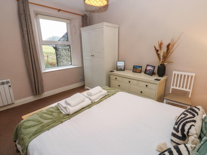 Harker View Cottage in Reeth, North Yorkshire. Pet-friendly. Woodburning stove. Enclosed patio. WiFi
