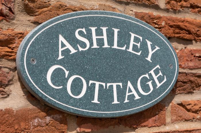 Ashley Cottage, Seaton Ross, East Riding of Yorkshire. Close to a shop and a pub. Woodburning stove.