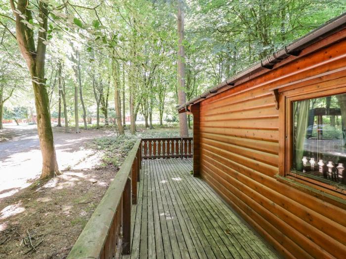 Woodlands Retreat in Louth, Lincolnshire. Single-storey. Rural location. Pet-free. Off-road parking.