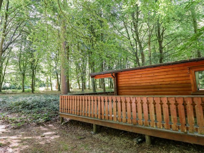 Woodlands Retreat in Louth, Lincolnshire. Single-storey. Rural location. Pet-free. Off-road parking.