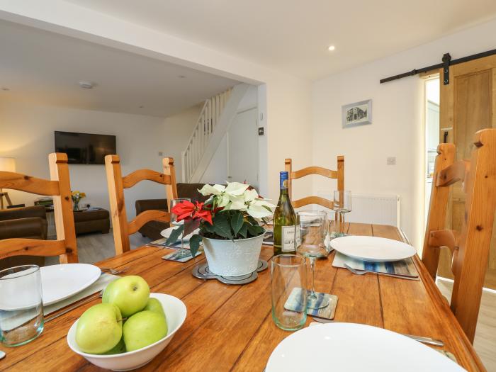 1 Star Cottages, Freshwater, Isle of Wight. Close to AONB. Close to shop, pub, and beach. Pets. WiFi