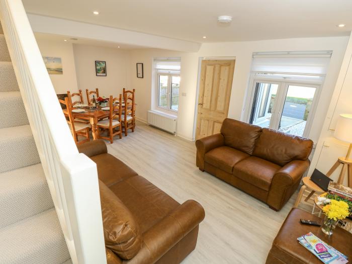 1 Star Cottages, Freshwater, Isle of Wight. Close to AONB. Close to shop, pub, and beach. Pets. WiFi