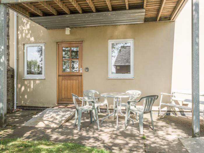 The School Bakehouse Apartment, Bishops Castle, Shropshire. Shropshire Hills AONB. Woodburning stove