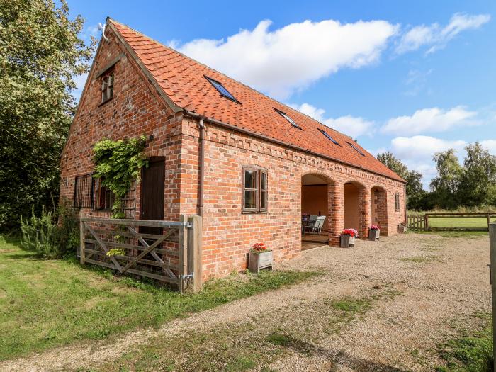 Hilltop Barn, Welbourn, Lincolnshire. Three-bedroom barn conversion with rural views. Pet and family