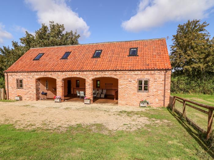 Hilltop Barn, Welbourn, Lincolnshire. Three-bedroom barn conversion with rural views. Pet and family