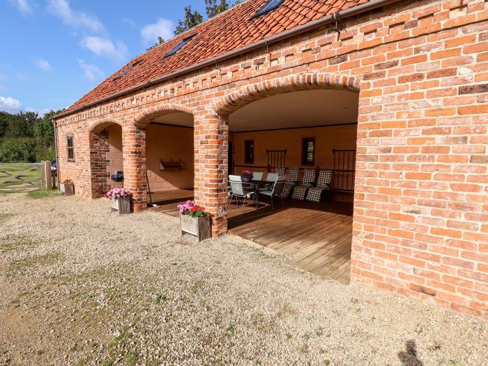 Hilltop Barn, Welbourn, Lincolnshire. Three-bedroom barn conversion with rural views. Pet and family