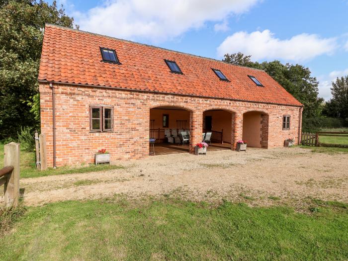 Hilltop Barn, Welbourn, Lincolnshire. Three-bedroom barn conversion with rural views. Pet and family