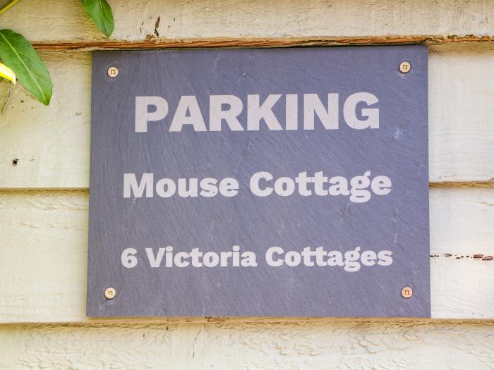 Mouse Cottage, Bakewell, Derbyshire, National Park, close to amenities, off-road parking, character,