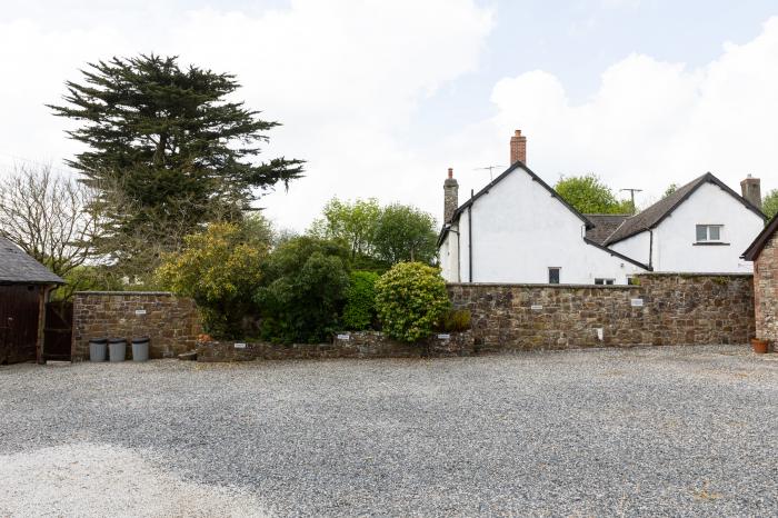 Tarquol Cottage near Torrington, Devon. In a rural location. Pet-friendly. Shared indoor heated pool