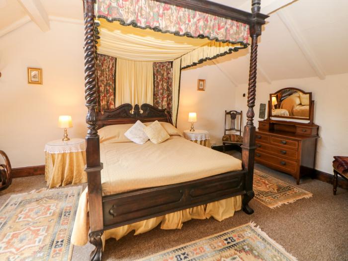 Shippon Cottage in Castleton, Peak District. One bedroom. Traditional. Pet-friendly. Gas stove. WiFi