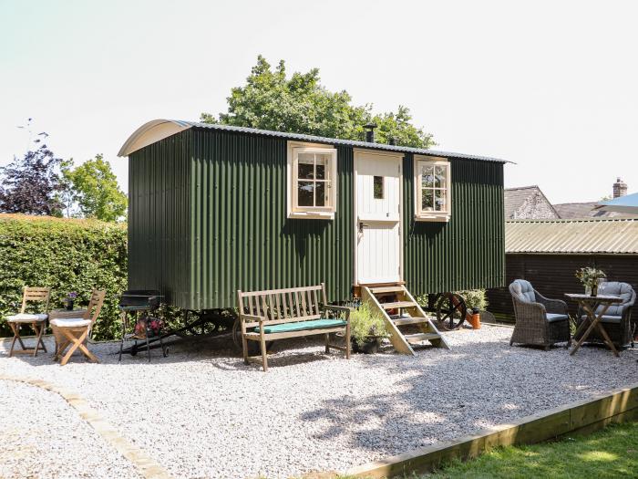 Shepherd's Hut is in Castleton, in Peak District. Pet-free. Woodburning stove. Near a National Park.