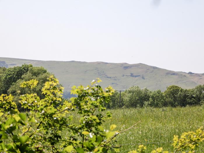 Shepherd's Hut is in Castleton, in Peak District. Pet-free. Woodburning stove. Near a National Park.