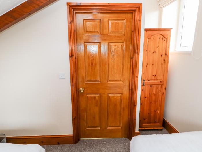 Adeline, Pembrey in Carmarthenshire, South Wales. Close to amenities and beach, pet-friendly. 2 bed.