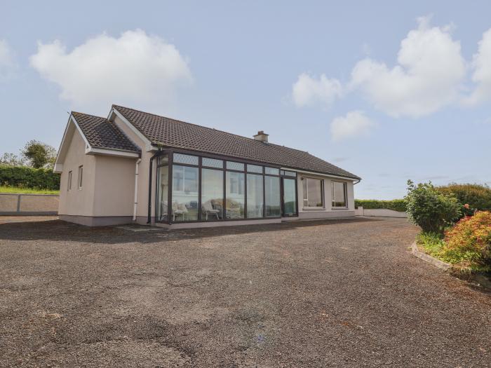 Shannon View, Nenagh, County Tipperary. Private patio. Off-road parking. Close to pub. Conservatory