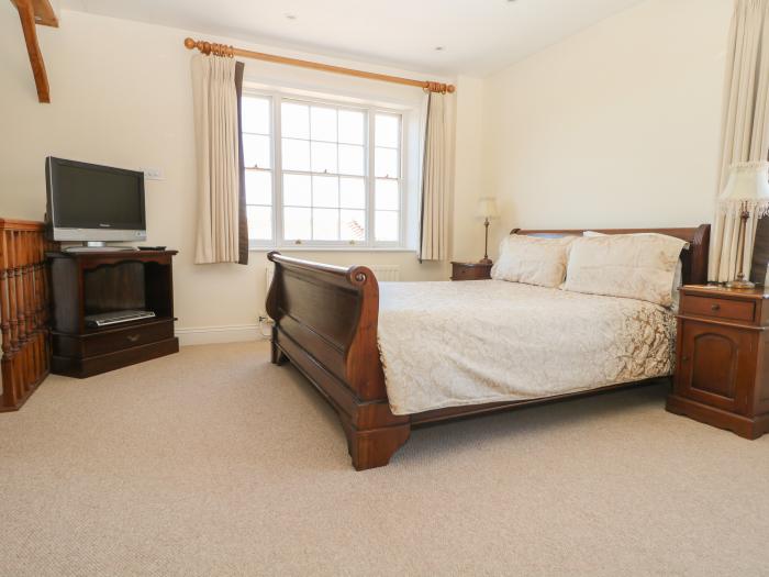 Groomes Country House near Farnham, Surrey. Six-bedroom, Grade II listed home with games room. Pets.