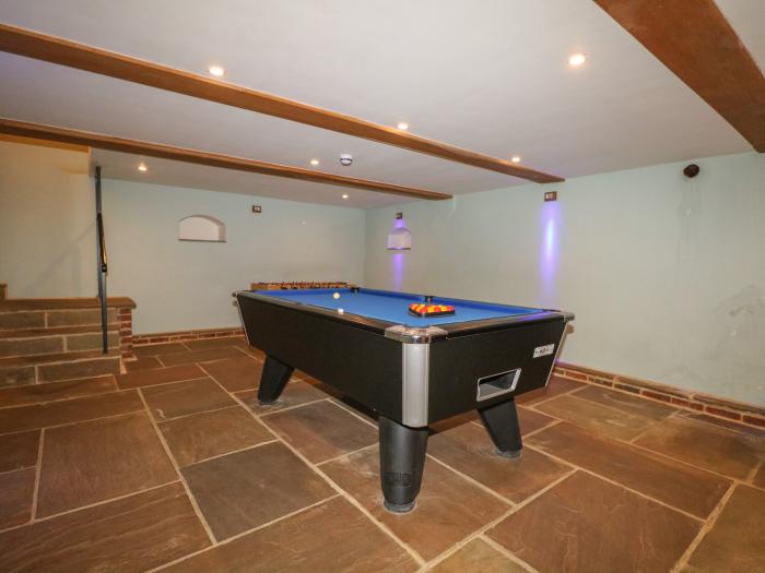 Groomes Country House near Farnham, Surrey. Six-bedroom, Grade II listed home with games room. Pets.