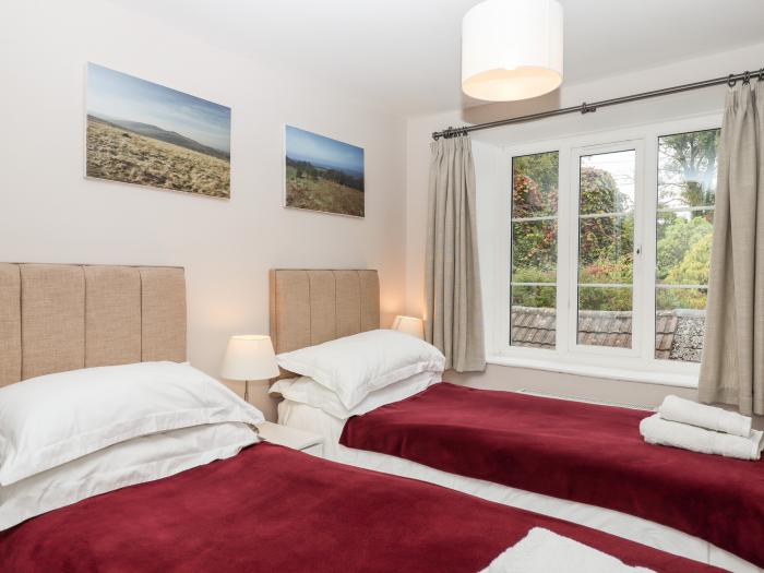 3 Skaigh View Cottages, Sticklepath, Devon. Open-plan living. Rear enclosed garden. Pet-friendly. TV