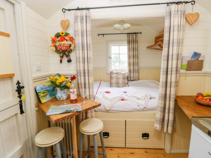 Shepherds Hut - The Hurdle, Rosemarket