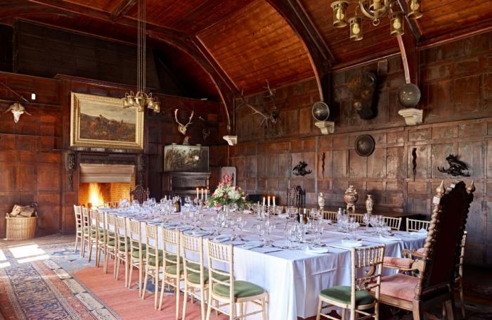 Sugnall Hall (28 Guests)