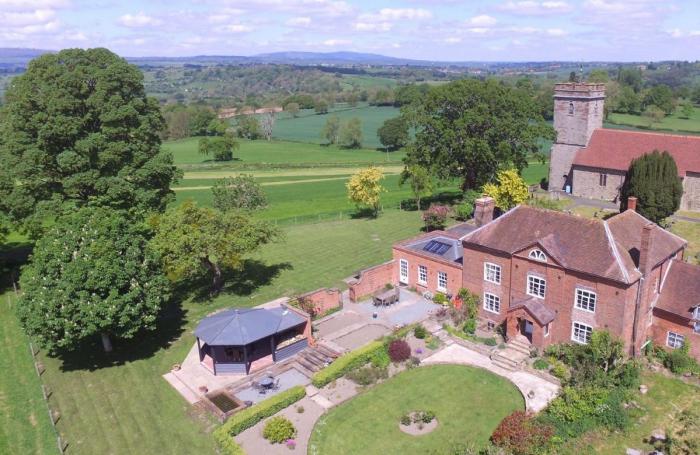 Broad Meadows Farmhouse (8 Guests), Bayton, Worcestershire