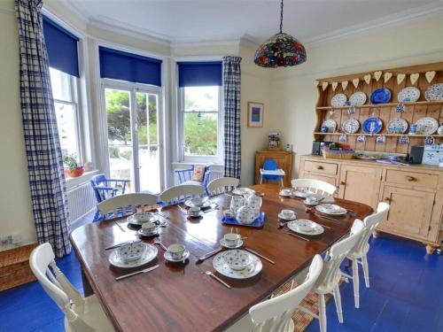 Traditional Holiday Home in Hythe Kent on the Beachfront