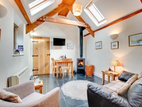 Cozy Cottage in Begelly with Patio, Kilgetty, Pembrokeshire