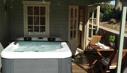 The Snug with private Hot Tub