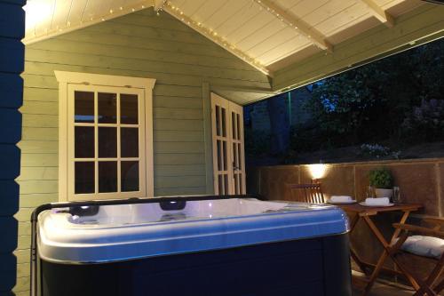 The Snug with private Hot Tub