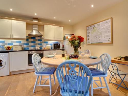 Beautiful Holiday Home In Waltham Kent with Private Parking