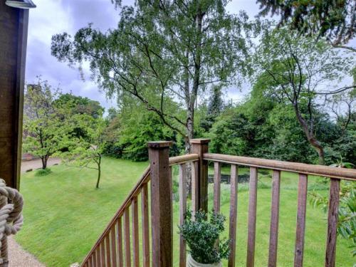 Warm Holiday home in Benenden Kent with Pond