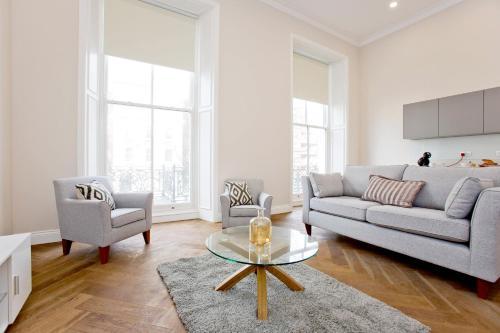 Flat 4, Cromwell Road 1 Bedroom Apartment with Balcony, London, London