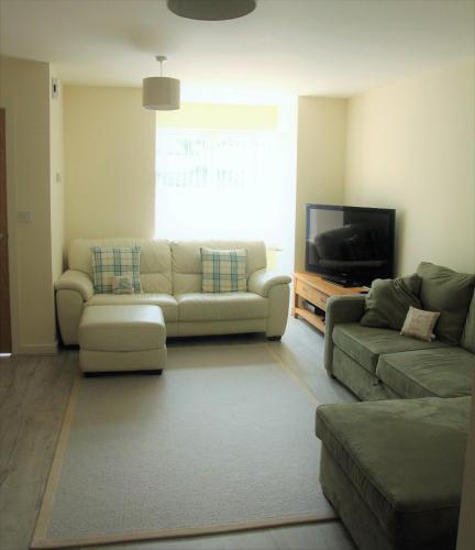 Bright modern house beside Snowdonia