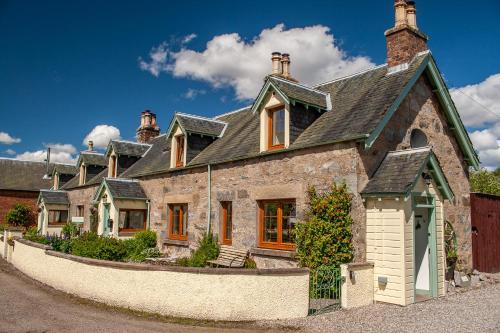 Rosemount Cottage - Highland Cottage