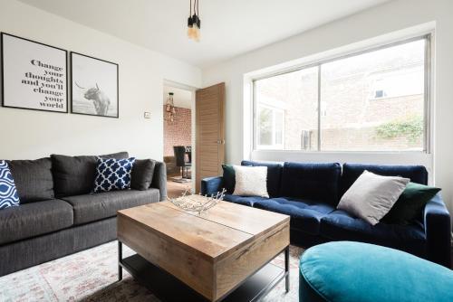 The Century Chalet - Contemporary 2BDR Townhouse with Parking, Oxford, Oxfordshire