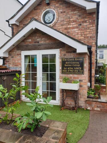 The Coach House Holiday Cottage, Southport