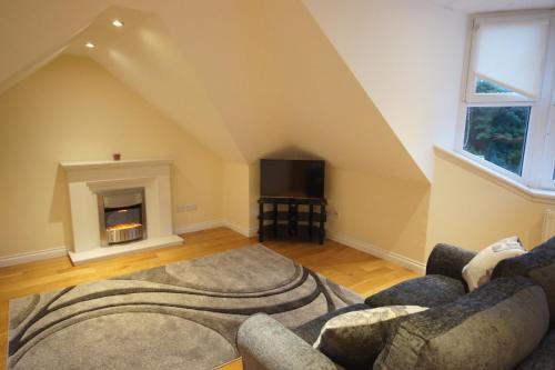 Modern, Cosy Apartment In Bearsden with Private Parking