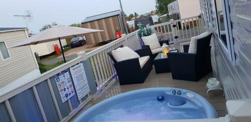 Relaxing Breaks with Hot tub at Tattershal lakes 3 Bedroom, Coningsby, Lincolnshire