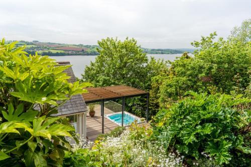 The Curlews - Waterside, boutique home with 360 panoramic views and 10 person Hydropool, Teignmouth