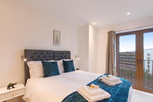 Book Today - 1 & 2 Bedroom Apartments Available with LillyRose Serviced Apartments St Albans, Free Car Park & Free Wifi