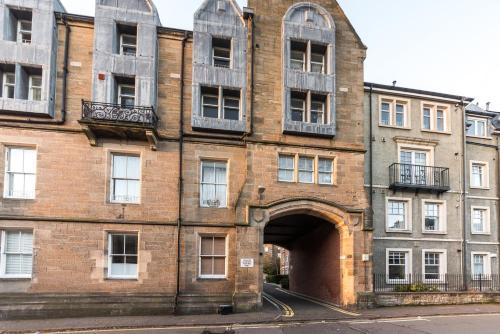 Modern Large Family Apartment With Private Parking, Newington, Midlothian