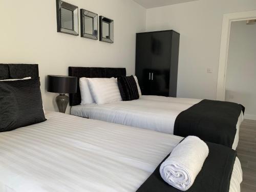 Apartment 7 Barall Court - Sleeps 6 minutes from LFC free parking