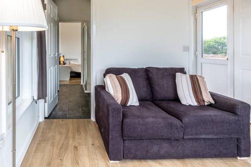 Maple 2 - Standard plus one bed apartment on private estate, Chilton Trinity, Somerset