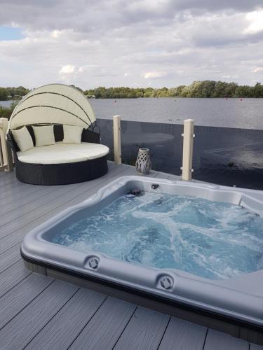Dees hot tub breaks at Tattershall Lakes Jet Ski 4, Tattershall, Lincolnshire