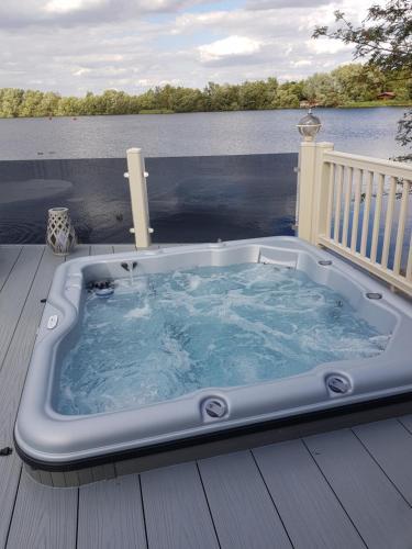 Dees hot tub breaks at Tattershall Lakes Jet Ski 4