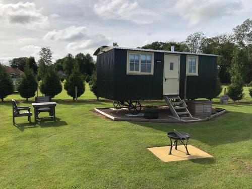 The Hawthorn Shepherds Hut