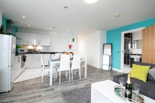 Central Penthouse Apartment - Parking & Wifi, Chelmsford, Essex