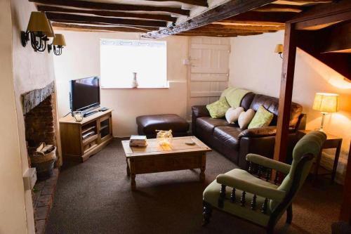 Pike Cottage, Fully Equipped Property Set on the River Deben, A Great Place to Stay, Easton, Suffolk