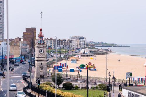Margate Sands Apartment from SoHot Stays - Central Location